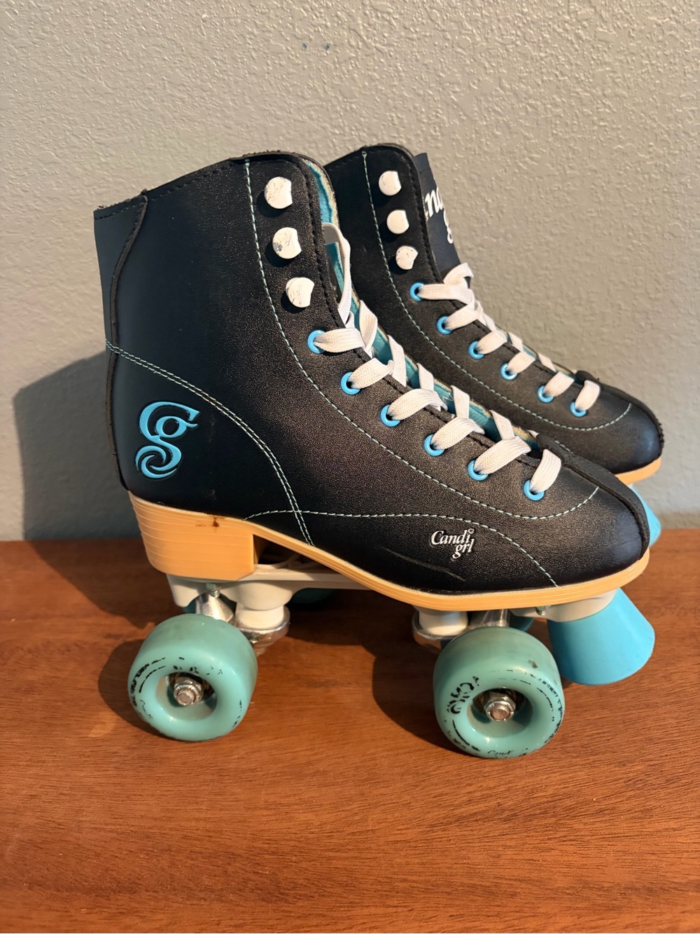 Candi Girl - Black & Light Blue Roller Skate - size 6